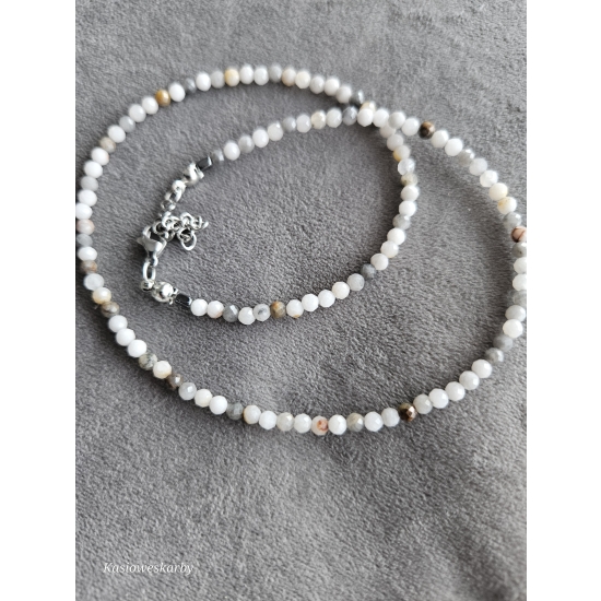 Naszyjnik z kamieni księżycowych